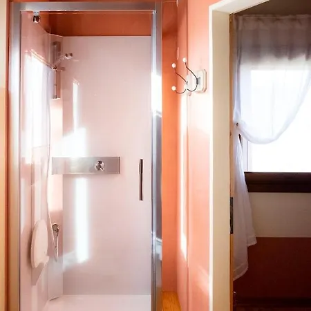 La Porta Accanto 3*